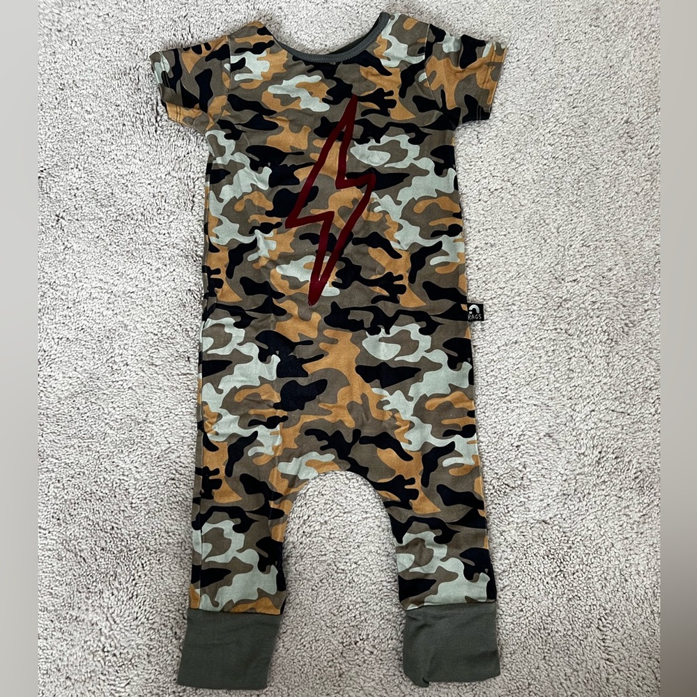 NWOT Rags to Raches Short Sleeve Romper - Camo